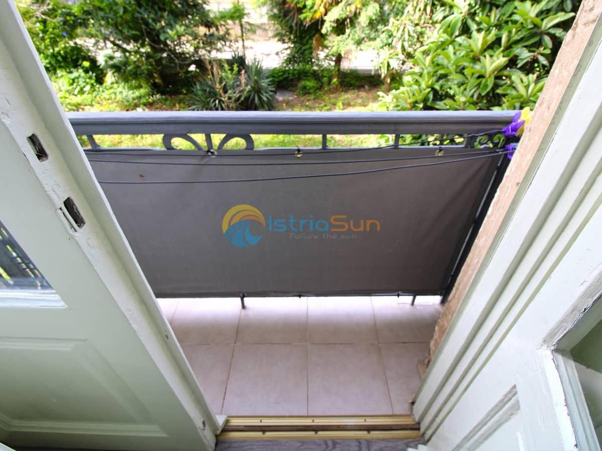 Studio Apartman Lea Pula Exterior foto